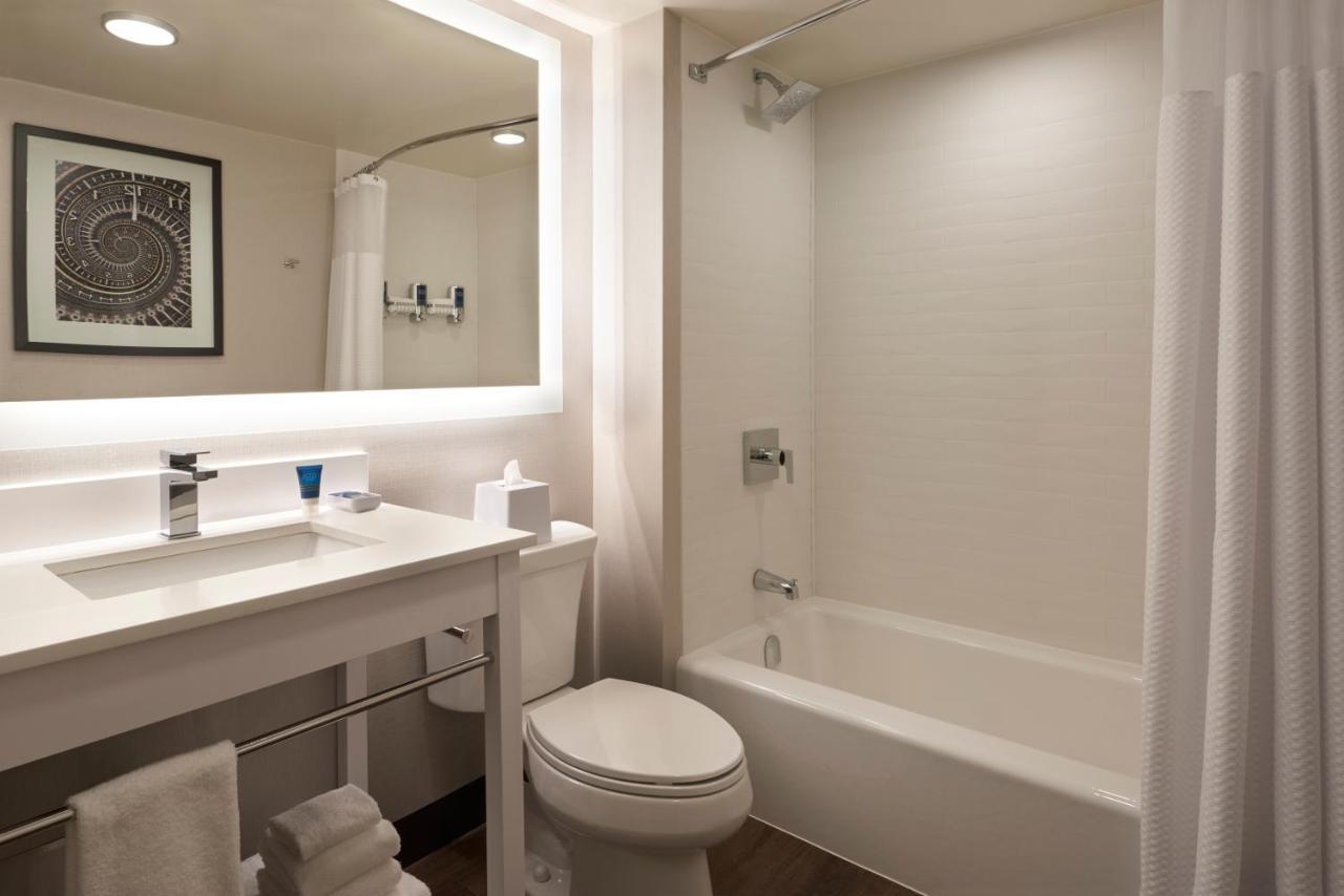 Four Points By Sheraton Toronto Airport East Esterno foto
